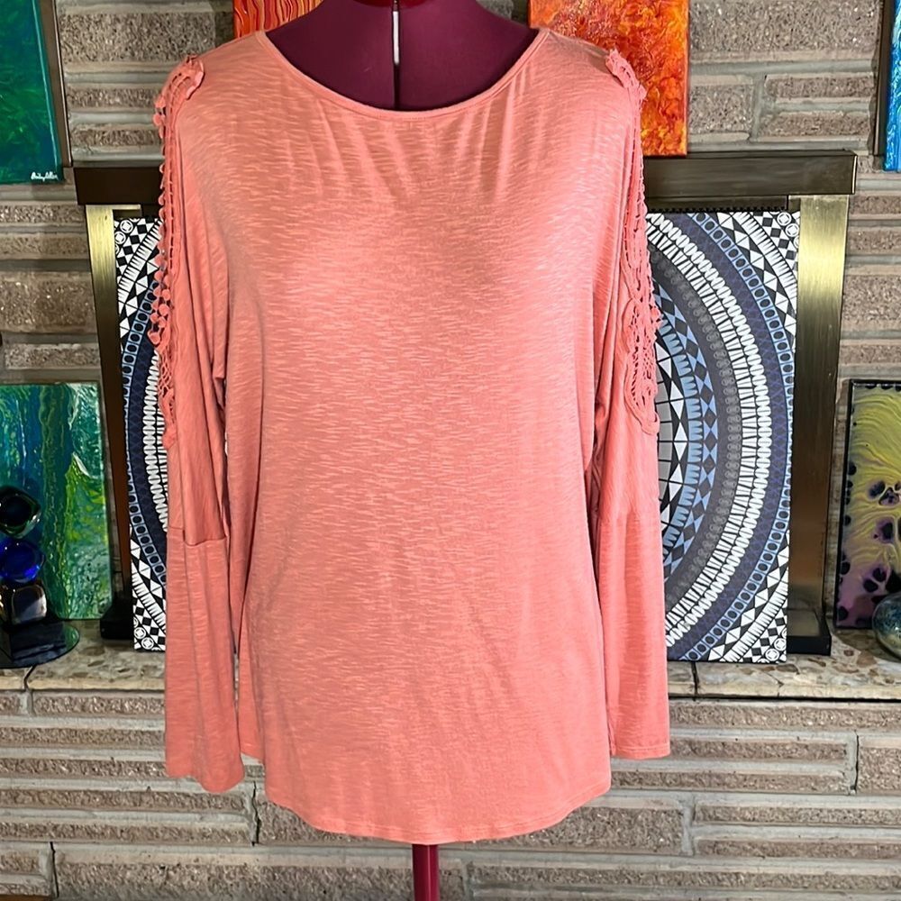 blu heaven Cold Shoulder Top Size Medium Long Dolman Sleeves Crochet Detail